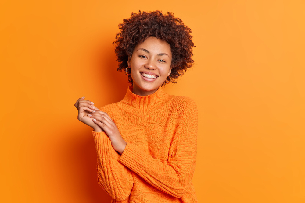 Femme africaine professionnelle souriante